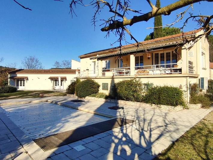 Chambre d’hôte pour 4 personnes, avec jardin ainsi que jacuzzi et piscine