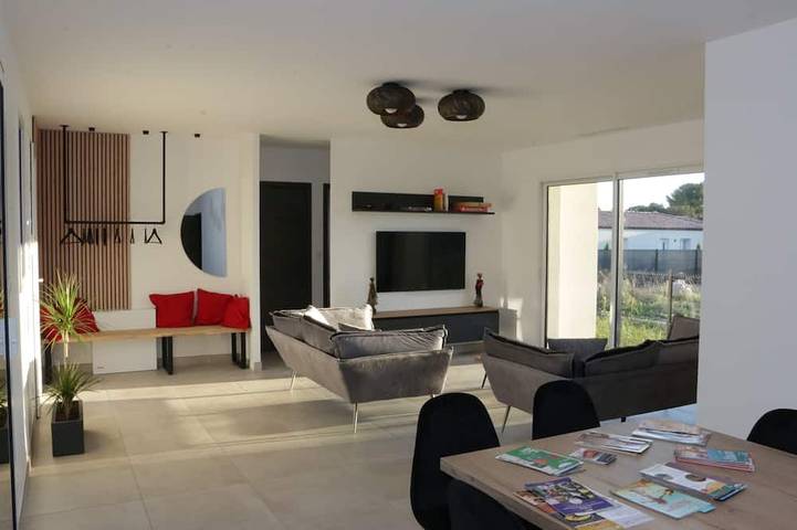 Location de vacances pour 10 personnes, avec jardin à Villevieille