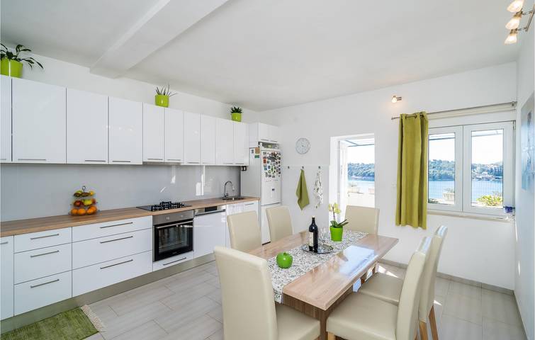 Ganze Ferienwohnung, Gemütliche 2-Zimmer-Wohnung mit Terrasse, WLAN und 2,5 km zum Strand in Zaton, Grad Dubrovnik