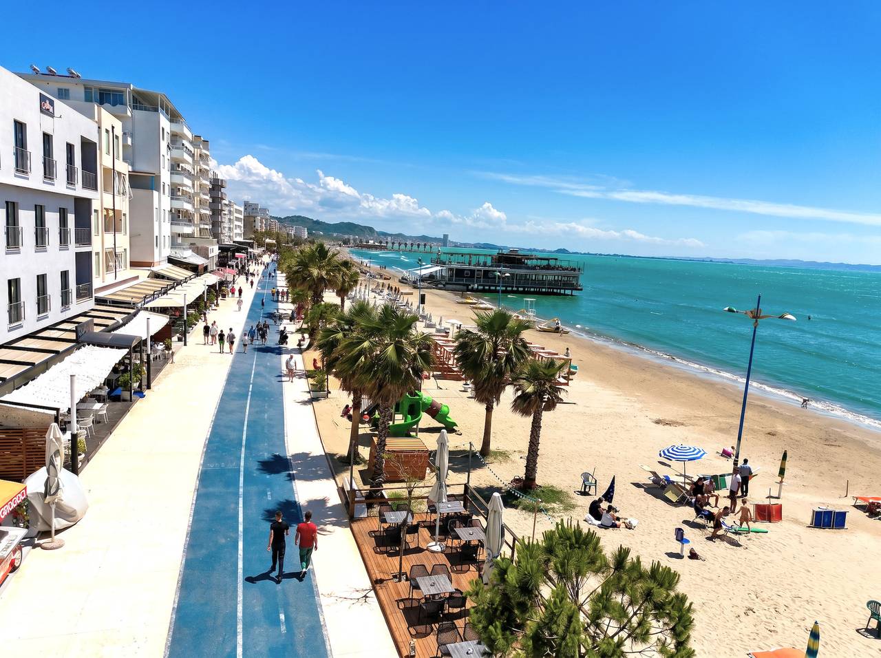 Geheel appartement, Vakantieappartement voor 5 personen met balkon in Durrës (stad), Albanië