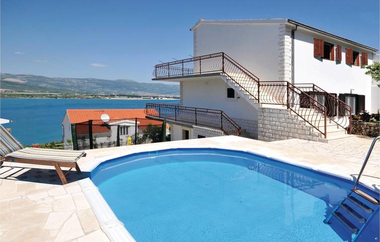 Ferienhaus für 10 Personen, mit Whirlpool und Terrasse sowie Sauna in Trogir - 2