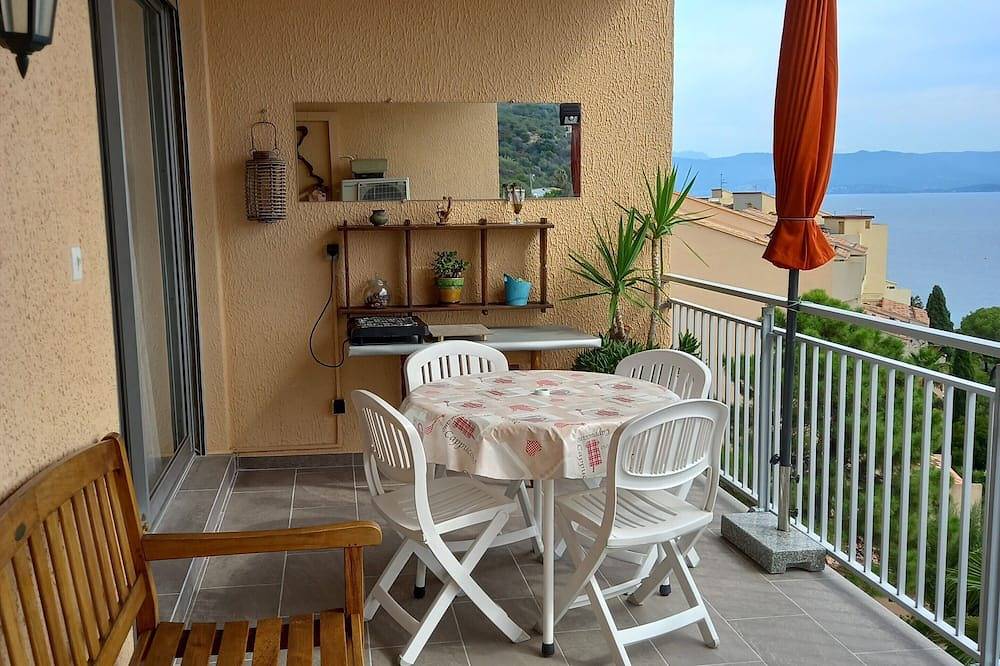 Appartement entier, Appart. Ajaccio Sanguinaires T1Bis - vue superbe - plage Marinella  à 150 m in Ajaccio, Golfe D'Ajaccio