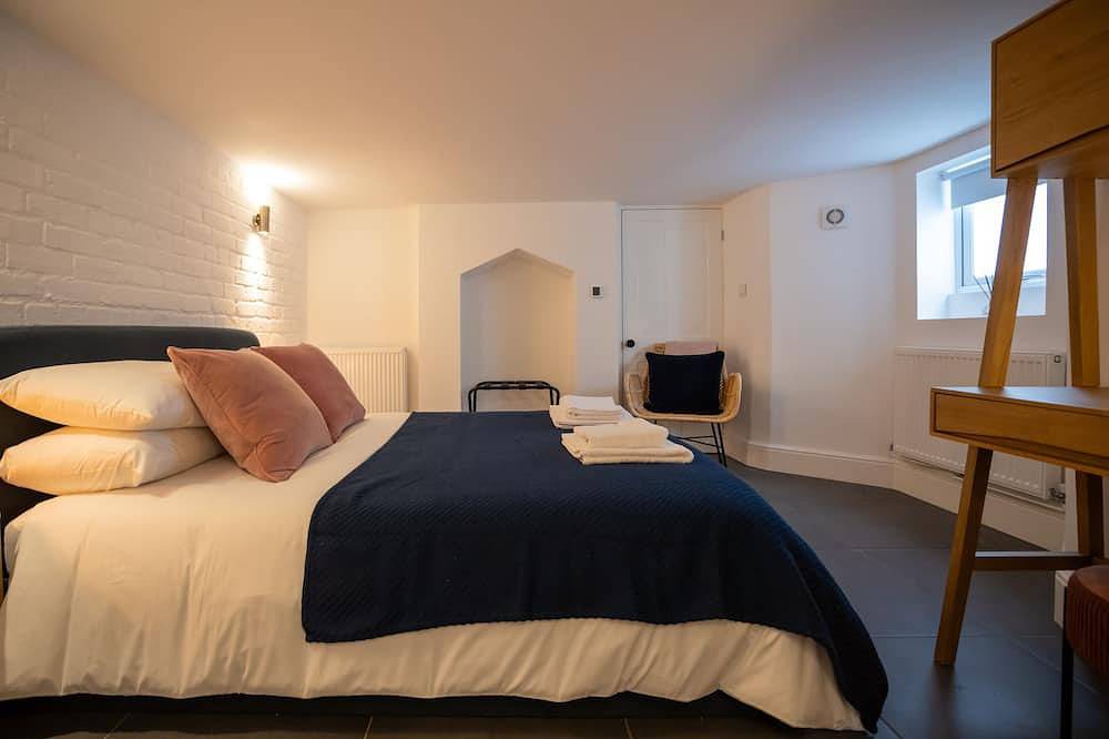 Hereford – Clifton Villa: Stylish Home Near Centre, Sleeps 6 in Hereford, Herefordshire