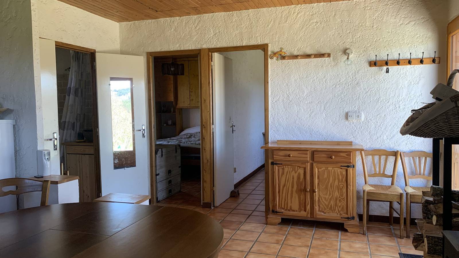 Maison de vacances 'Maison Insolite De Mi-montagne' avec vue sur la montagne, terrasse et Wi-Fi in Pébrac, Haute-Loire