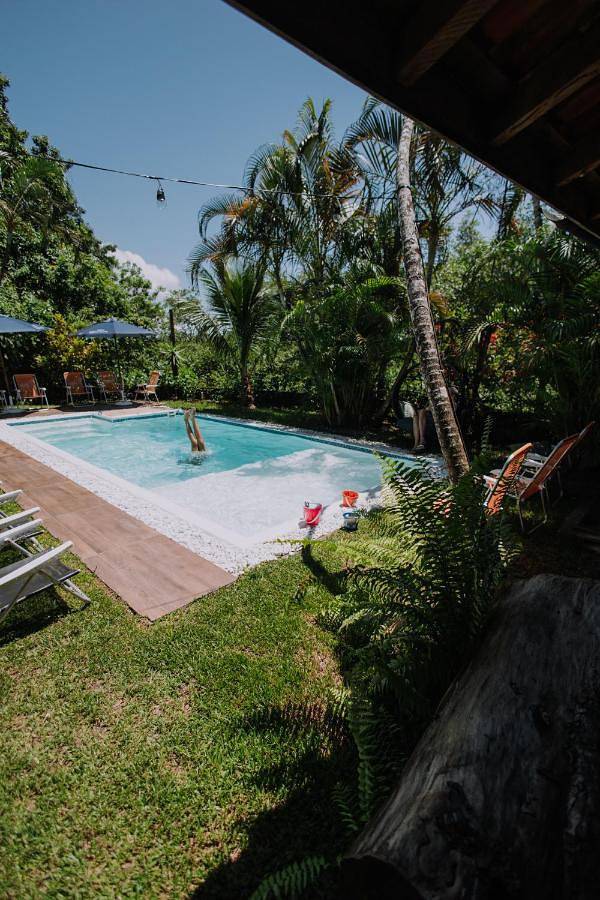 Casas e apartamentos de temporada para 2 pessoas, com jardim e piscina e ainda terraço em Paranaguá