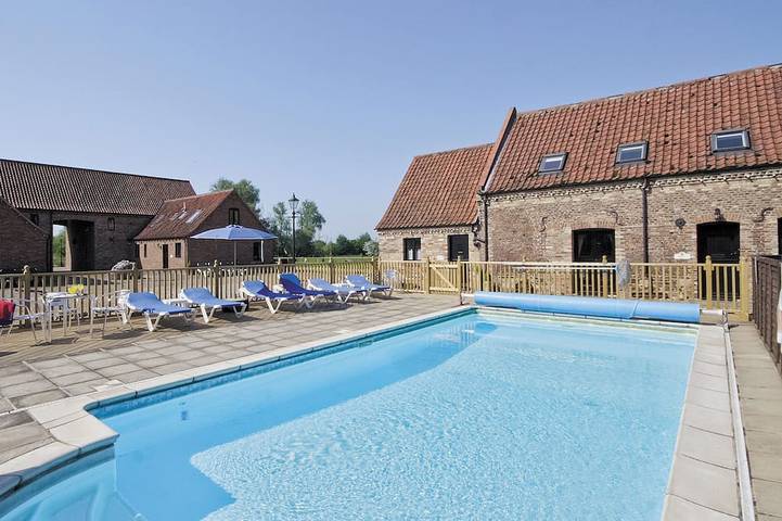 Cottage for 6 people, with pool and garden as well as hot tub in Norfolk