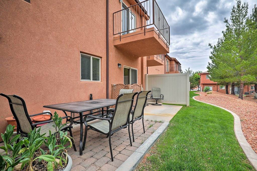 Ganze Wohnung, Neu! Kanab Condo w / Pool & Patio, 30 Meilen von Zion Np! in Kanab, Grand Staircase Escalante National Monument