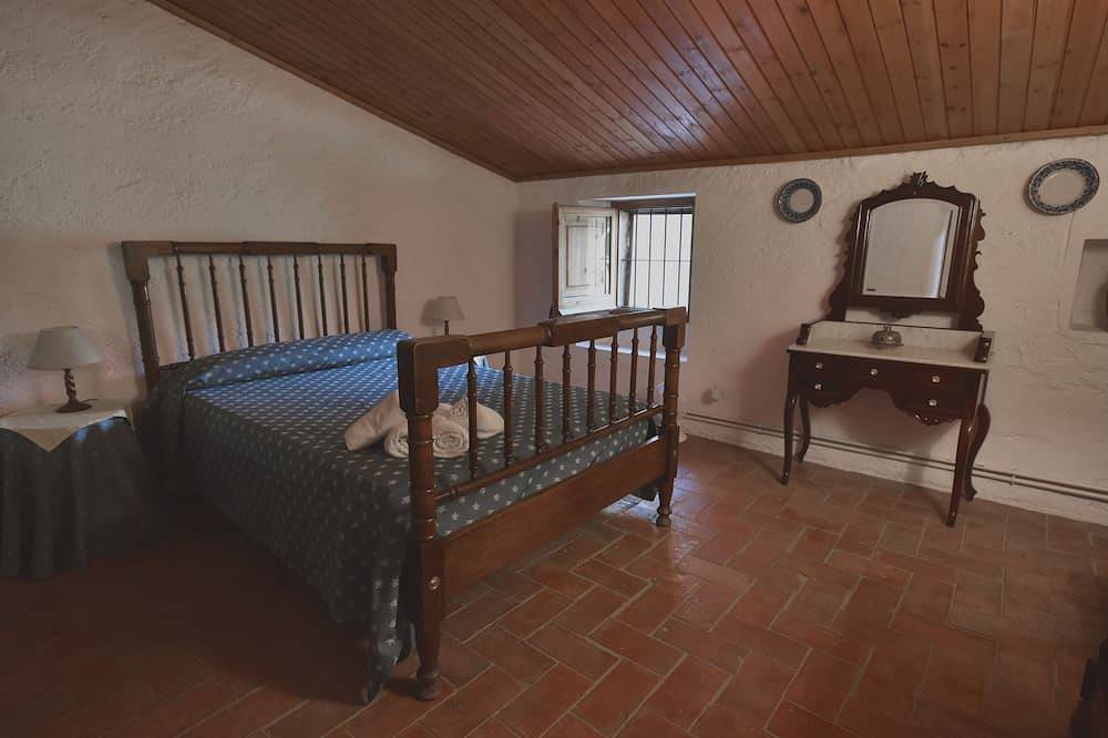 Traditionelles Bauernhaus in ländlicher Umgebung, nur 10 km von Girona entfernt. Für 22 Personen. in Sant Medir, Sant Gregori