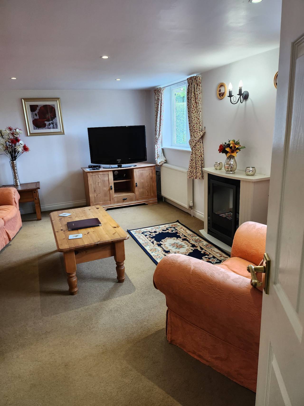 Cottage Sleeps 4 - Pet Friendly w Free Parking in Wiltshire