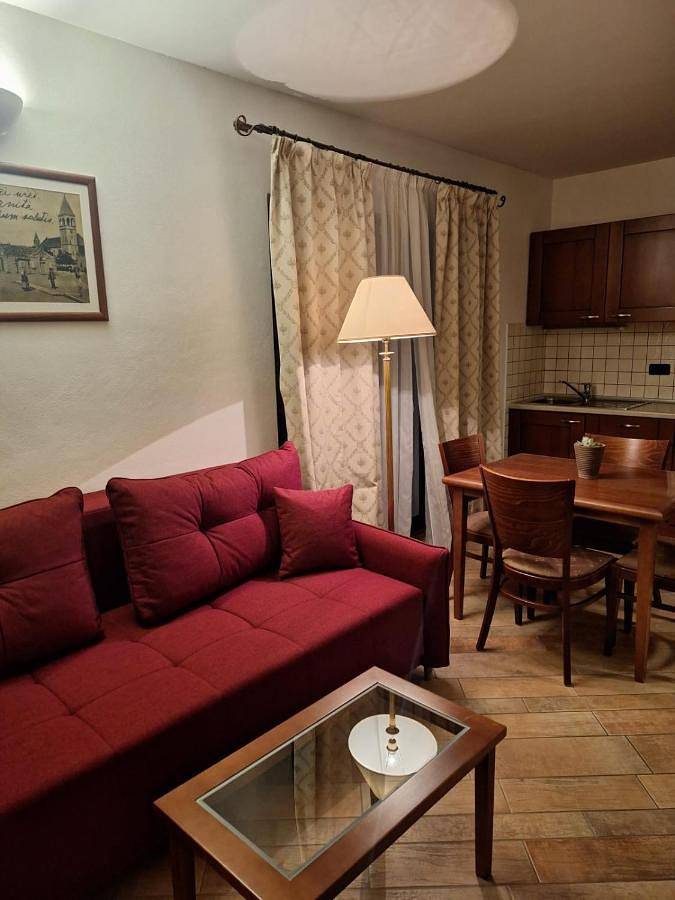 Maison d’hôte pour 3 personnes, avec Balcon et Terrasse ainsi que Jardin et Piscine à Trogir - 3