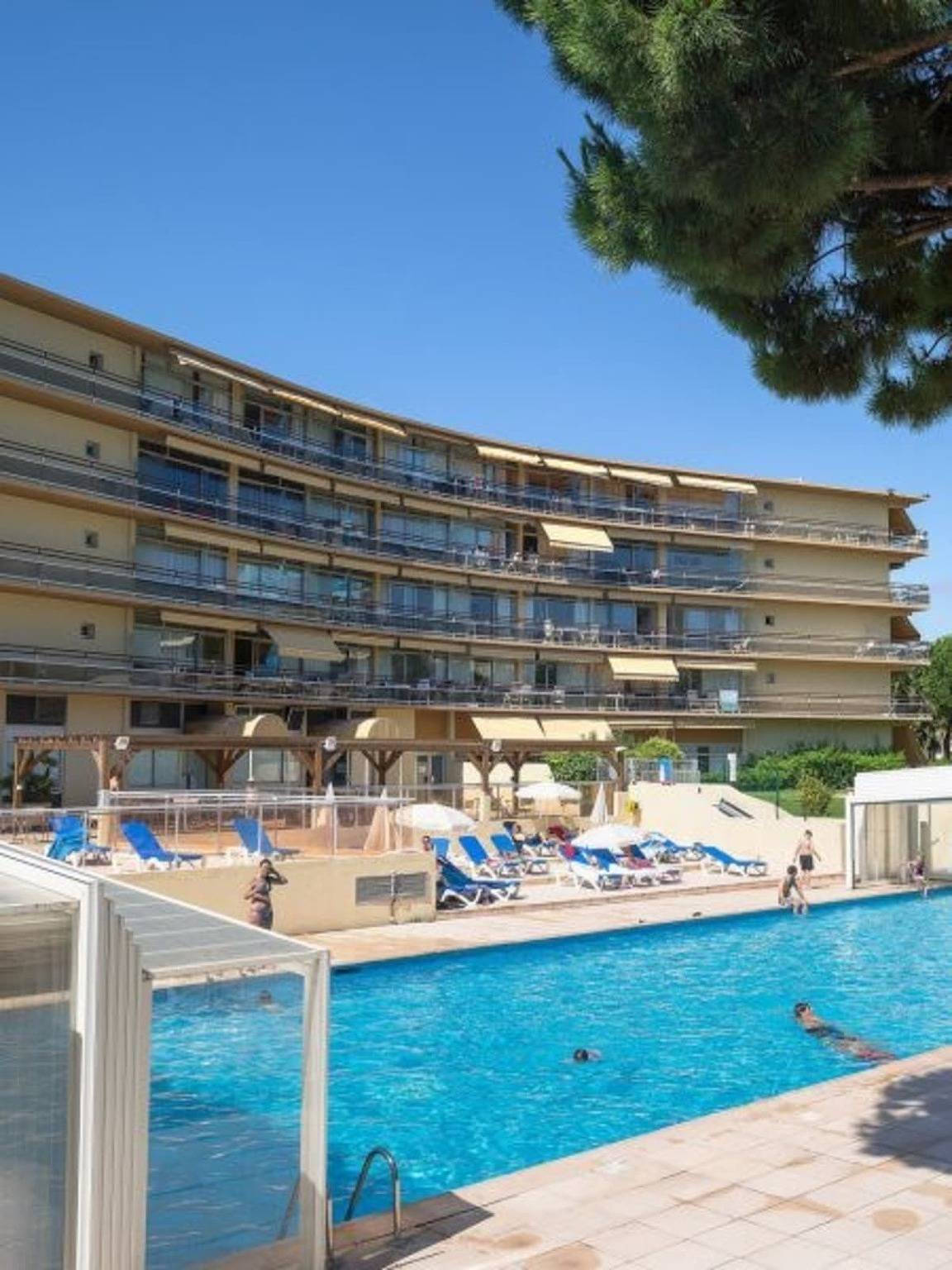 Studio entier, 06U - Beau studio en résidence - piscine et tennis in Saint-Laurent-du-Var, Côte méditerranéenne (France)