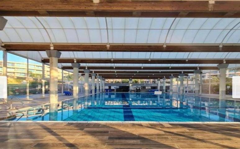 Location de vacances pour 6 personnes, avec sauna et balcon ainsi que vue et piscine dans Cesaree