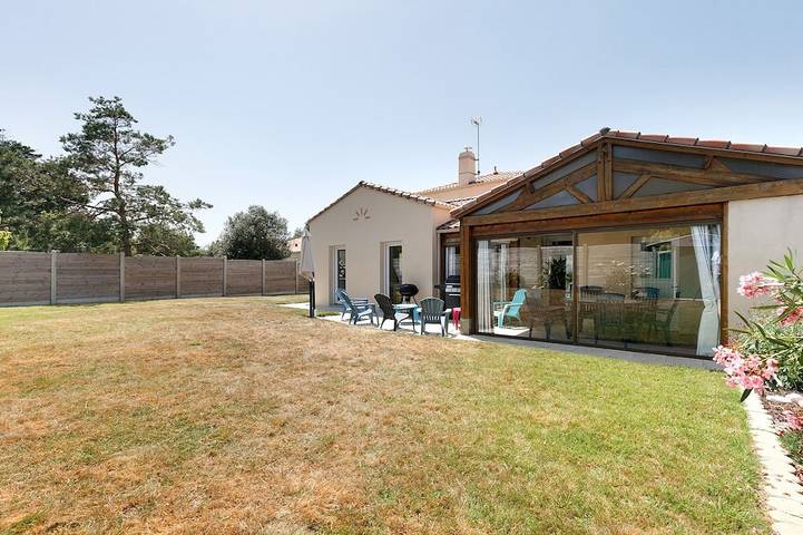 Location de vacances pour 13 personnes, avec jardin dans Plage de Port Giraud
