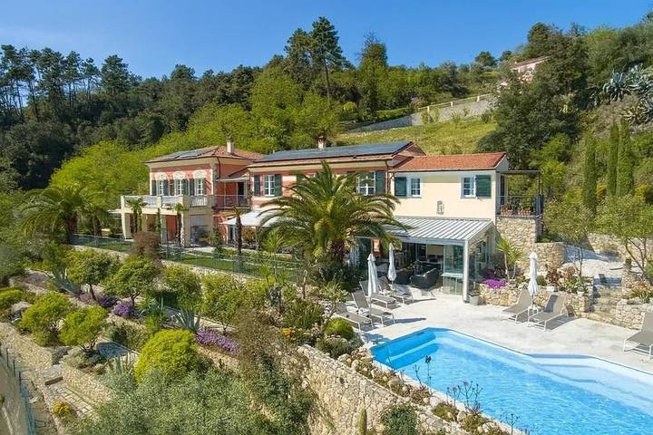 Villa per 12 persone, con piscina e panorama nonché giardino a La Spezia