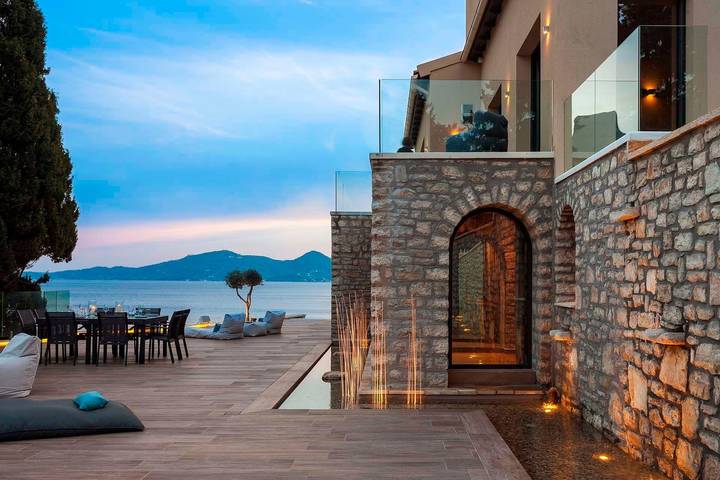 Location de vacances pour 14 personnes, avec jardin ainsi que vue sur l’océan et balcon dans Benitses - 3