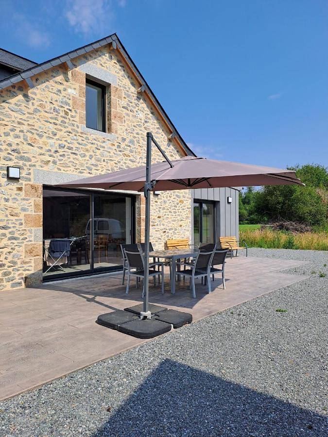 Location de vacances pour 6 personnes, avec terrasse et jardin dans Saint-Pierre-la-Cour