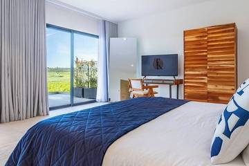 Cottage pour 3 personnes, avec jardin et piscine ainsi que jacuzzi et balcon à Plaissan