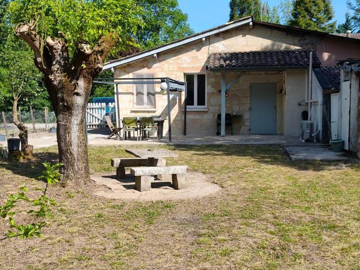 Location de vacances pour 4 personnes, avec jardin et terrasse à Latresne