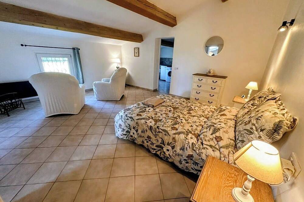 Appartement entier, Gîte spacieux en Provence, 2 chambres, climatisation, wifi fibre, parking in Apt, Parc naturel régional du Luberon
