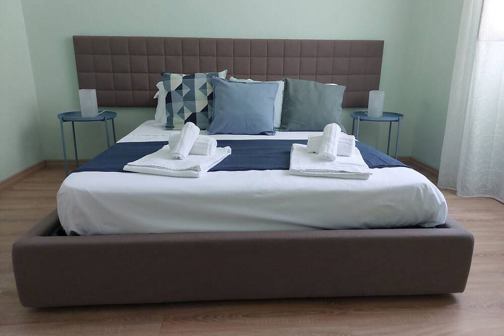 Entire apartment, A 50 Passi dal Lago - Short Term Rental Italy in Capodimonte, Lake Bolsena