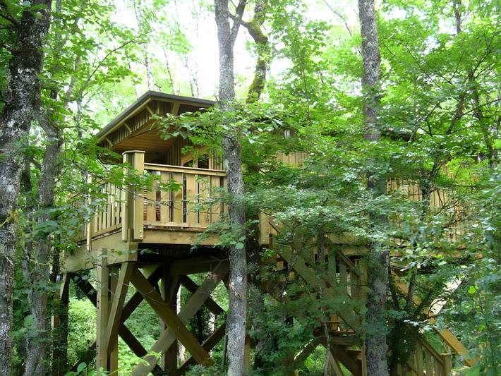 Location de vacances pour 4 personnes, avec Balcon et Jacuzzi ainsi que Jardin et Sauna à Lavaurette