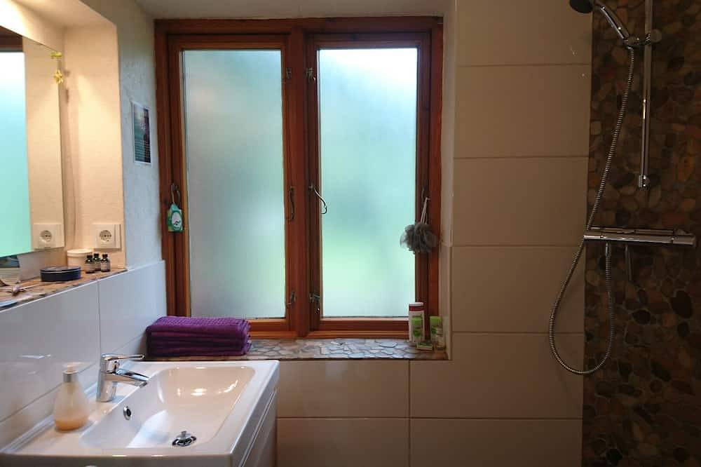 Hale Aloha - Kaminofen-Paradiesgarten-7-Personen-Haus. Naturpark-Urlaub mit Hund in Felde, Rendsburg-Eckernförde