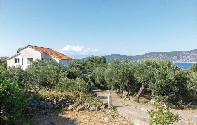 Ganze Ferienwohnung, Reizende Ferienwohnung, 2 km vom Strand entfernt, mit Terrasse und kostenlosen Parkplätzen in Račišće (Dalmatien), Korcula