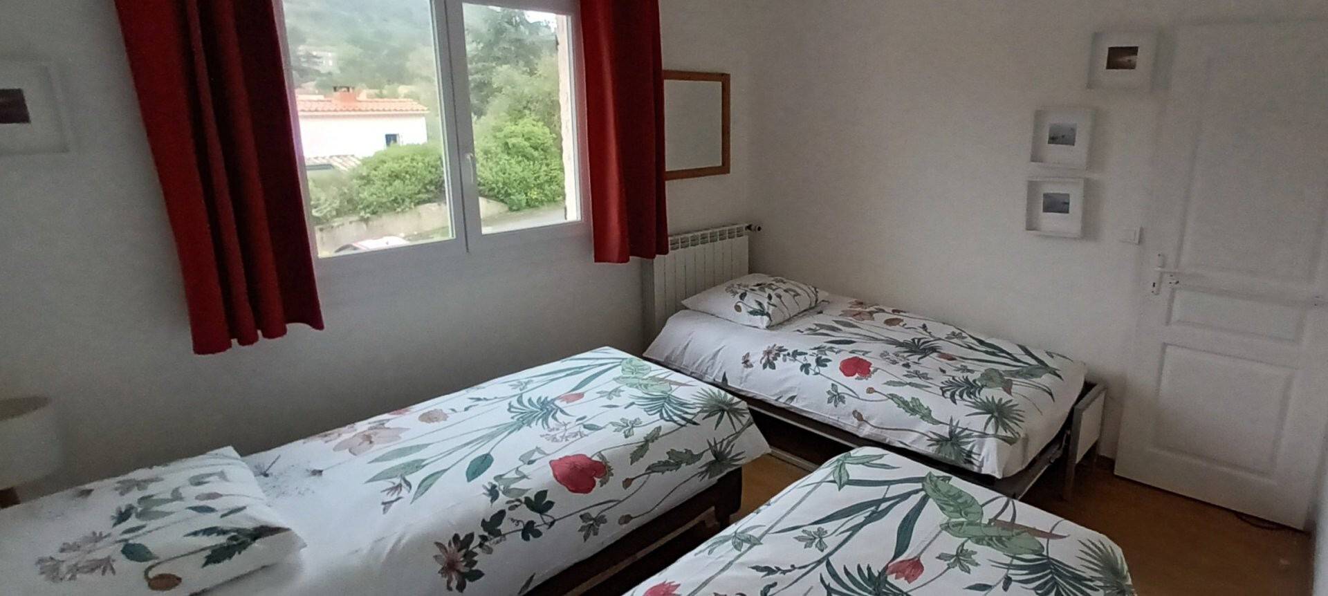 Entire apartment, Gite Les Pénates de Mélilotte with Terrace in Clermont-l'Hérault, Lodève region