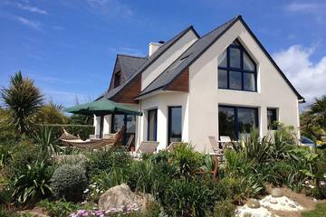 Location de vacances pour 10 personnes, avec jardin et terrasse, animaux acceptés à Esquibien