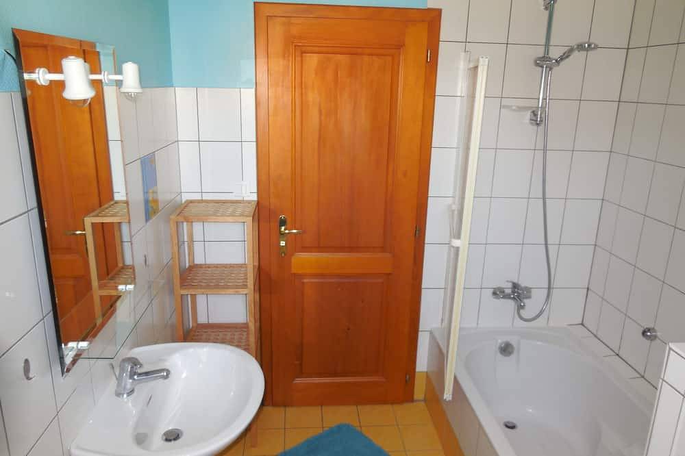 Gîte, calme, lisière d'un verger à 12km de Colmar. in Jebsheim, Région de Colmar