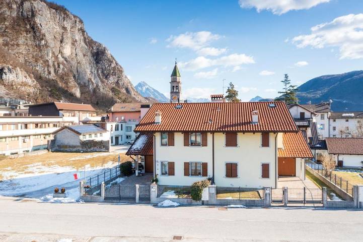 Cottage pour 5 personnes, avec jardin et vue à Villa Santina