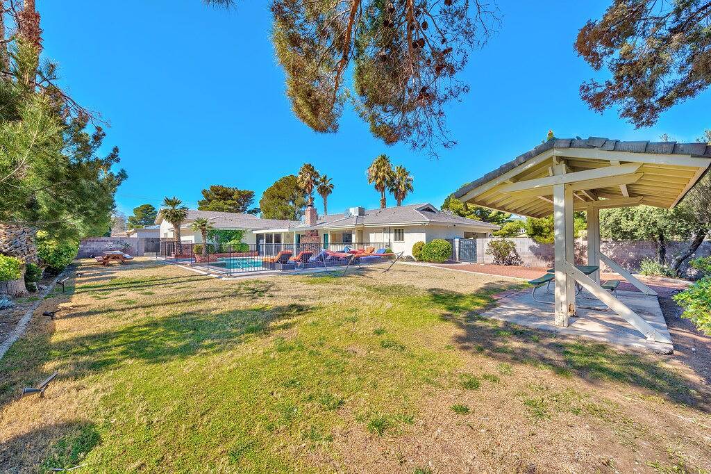 New first class villa on 20 k sq 3 m from strip in Las Vegas, Nevada