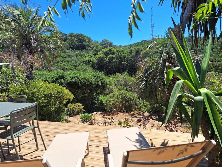 Location de vacances pour 2 personnes, avec jardin ainsi que vue et terrasse dans Île du Levant - 2