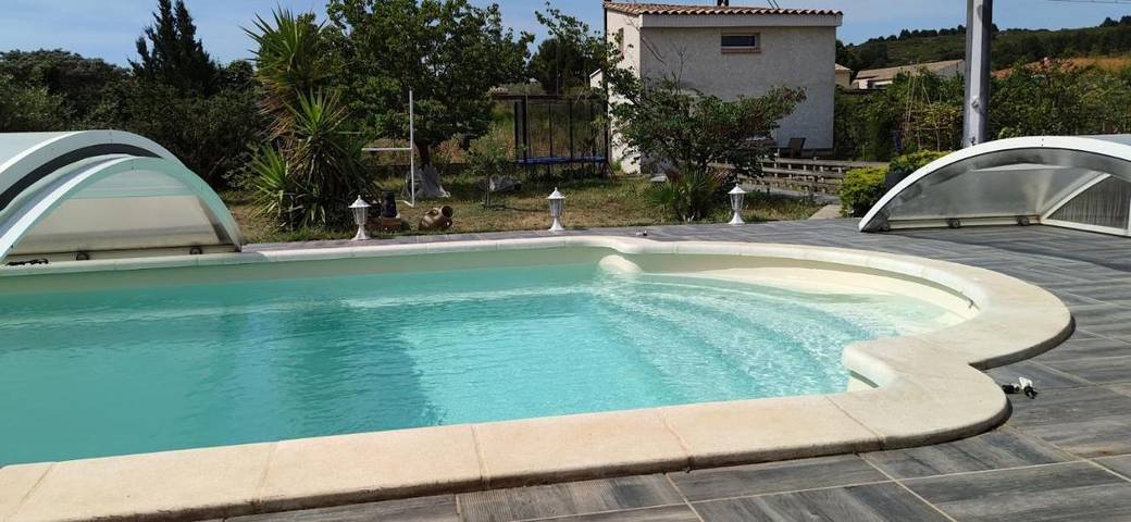 Gîte pour 4 personnes, avec piscine et jardin à Névian