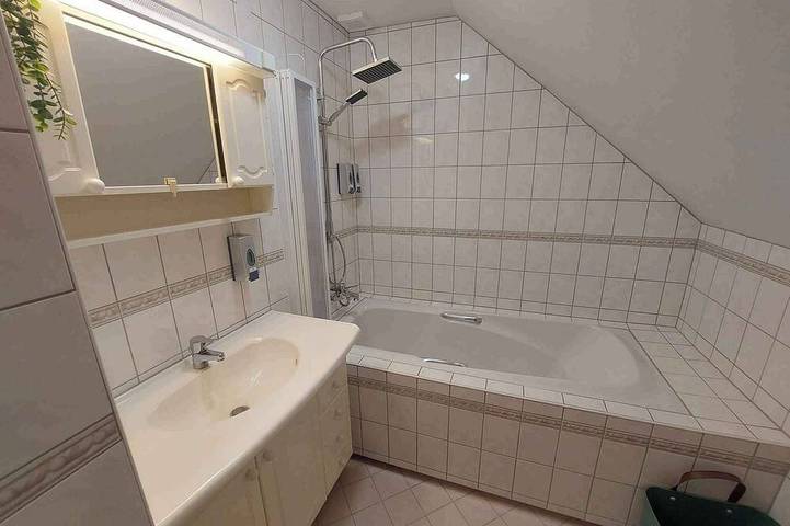 Ganze Wohnung, Ferienwohnung geschmackvoll eingerichtet mit WLAN und Klimaanlage in Bük, Komitat Eisenburg