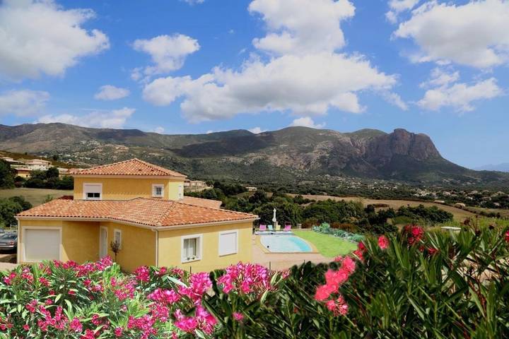 Chambre d’hôte pour 2 personnes, avec vue ainsi que jardin et piscine à Alata - 4