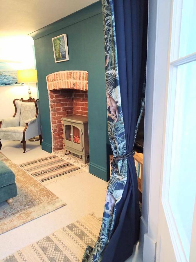 Entire apartment, Beachfront Studio Apartment in Felixstowe, Suffolk