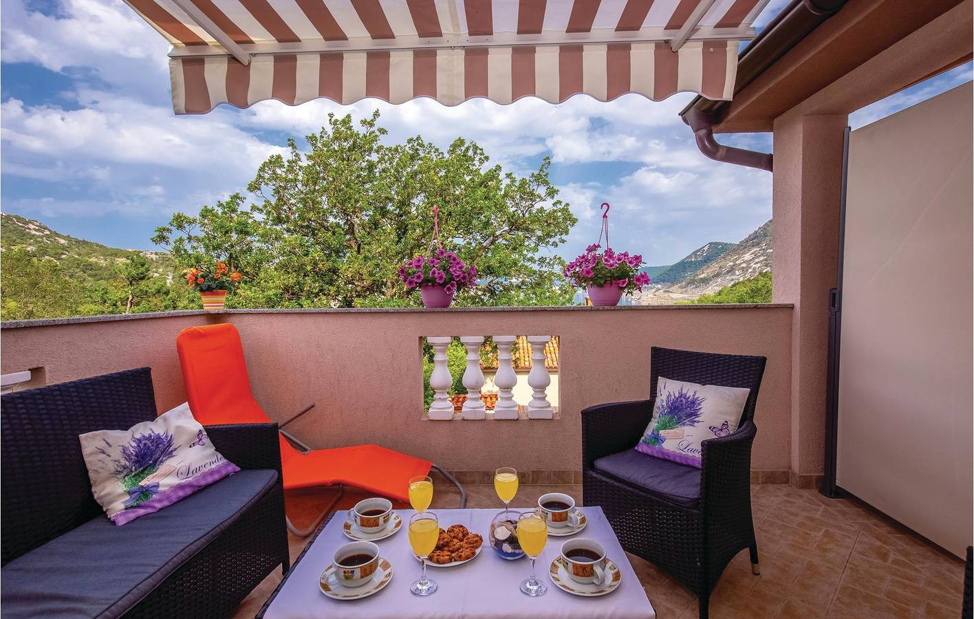 Ganze Ferienwohnung, Gemütliche Ferienwohnung mit Terrasse, WLAN, Parkplatz, 300 m zur Küste in Bakarac, Kraljevica