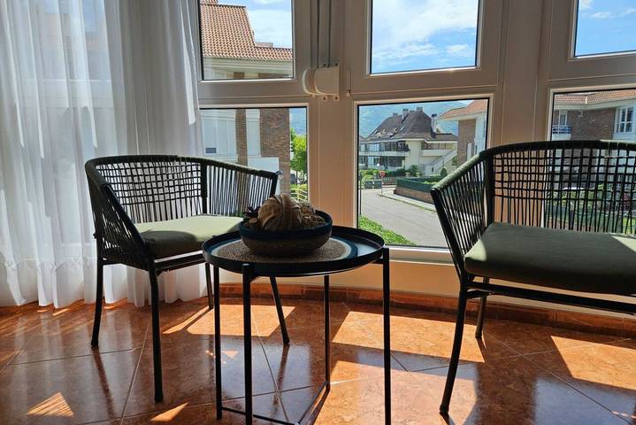 Ganze Wohnung, Charmante Wohnung mit Meerblick, Pool & Wlan in Santoña, Kantabrische Küste