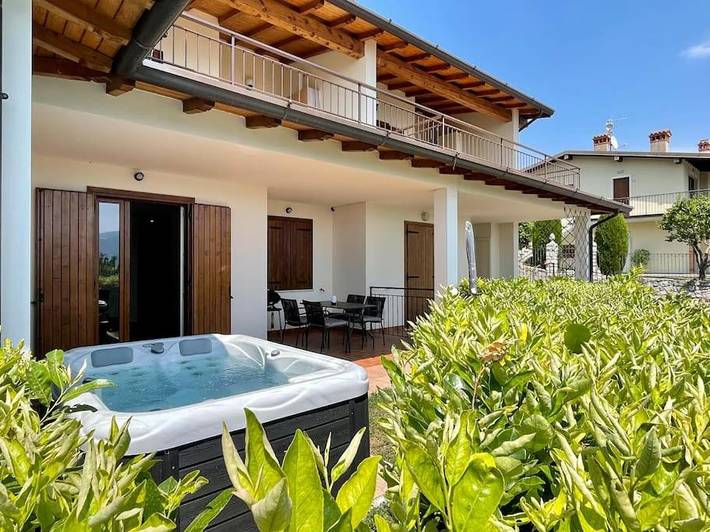 Ferienwohnung für 4 Personen, mit Whirlpool und Garten sowie Terrasse - 1