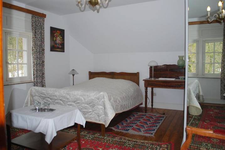 Location de vacances pour 3 personnes, avec jardin ainsi que vue et terrasse, animaux acceptés à Saint-Hubert - 4