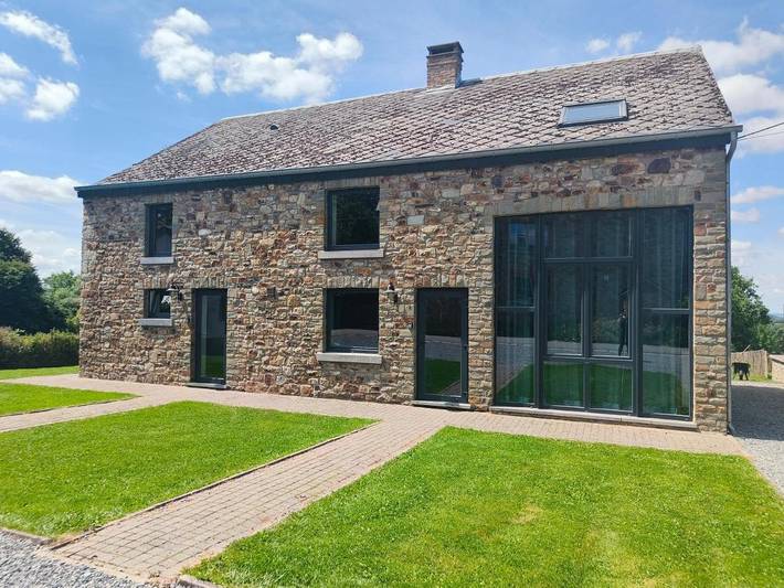 Location de vacances pour 22 personnes, avec vue et jardin, animaux acceptés dans Devantave