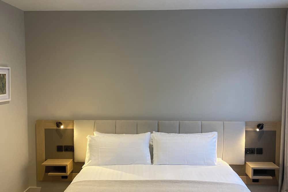 Luxury residence , Killarney , Co. Kerry, short walk to town centre sleeps 20 in Killarney, Killarney National Park