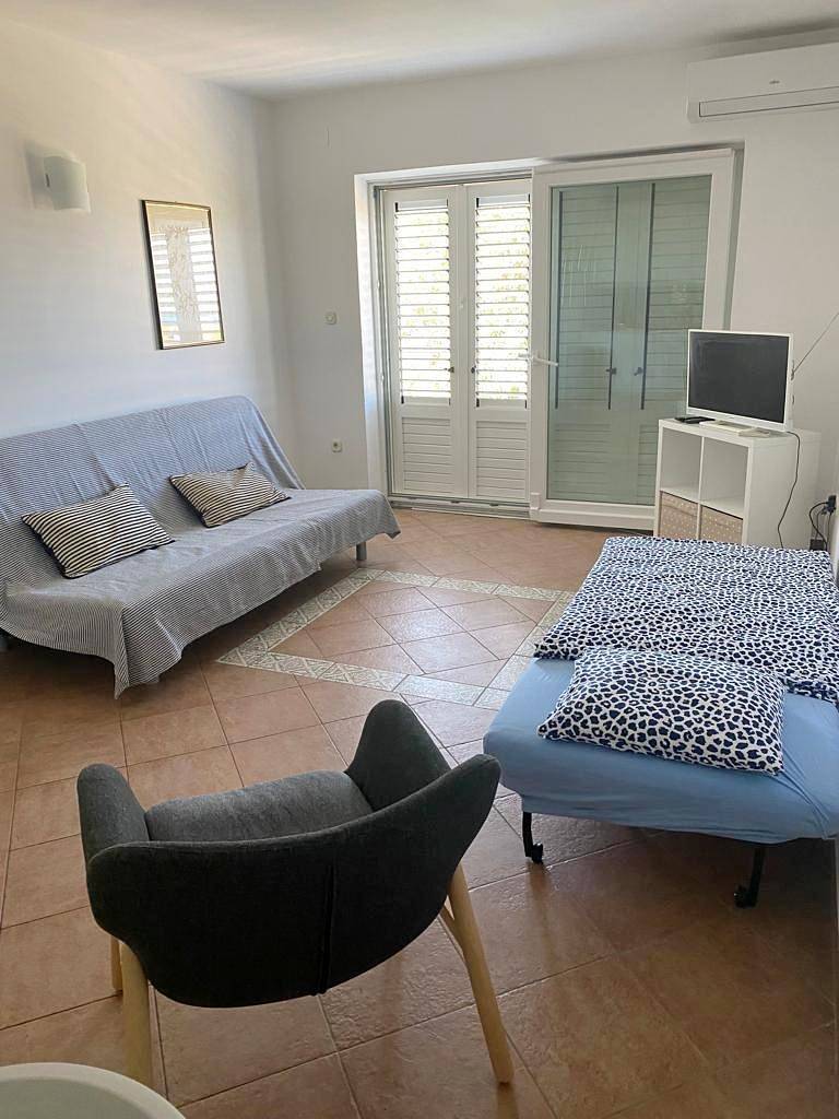 Ganze Wohnung, 1-Zimmer-Ferienwohnung mit Balkon und Meerblick Dramalj, Crikvenica A-5596-b in Dramalj, Primorje-Gorski Kotar