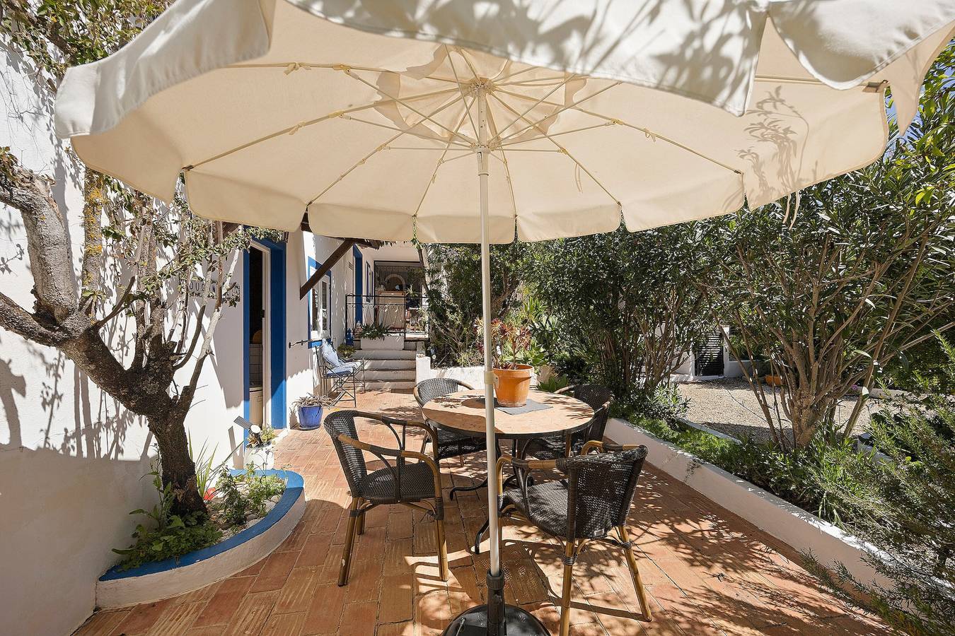 Quinta das Achadas – Bouganvillea in Lagos with Shared Pool, Nature & Breakfast in Odiáxere, Faro District
