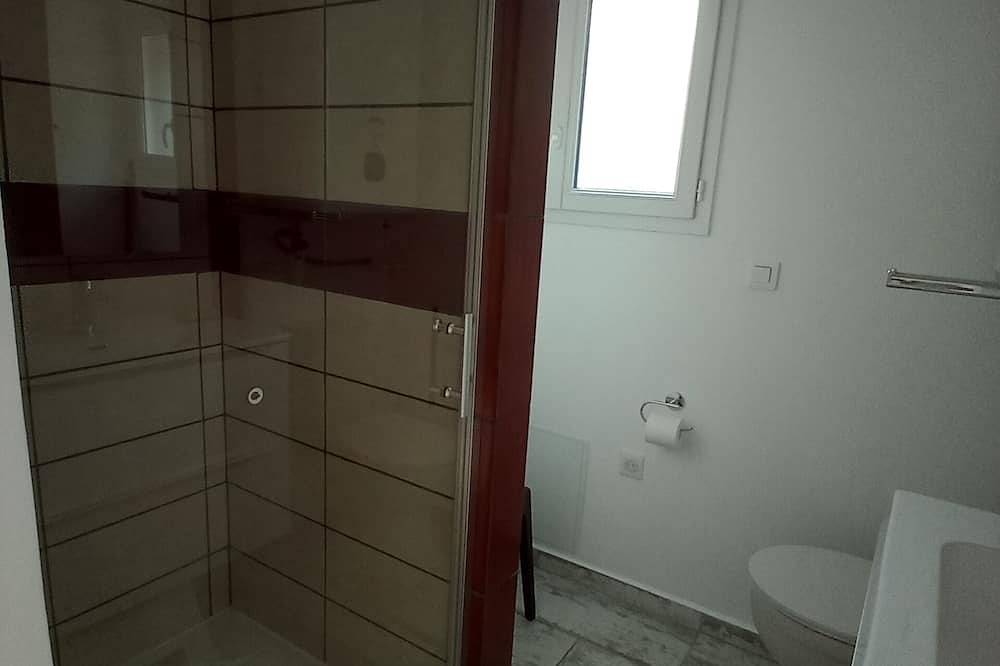 Entire apartment, Studio 28 m square, garden level, no works. in La Valette-du-Var, Toulon region