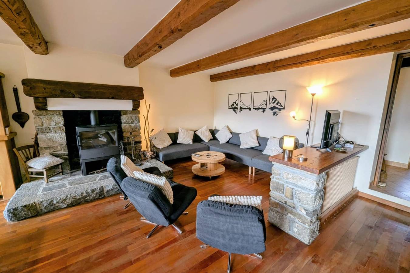 Large family home near lake and resorts in Saint-André-d'Embrun, Nationalpark Écrins