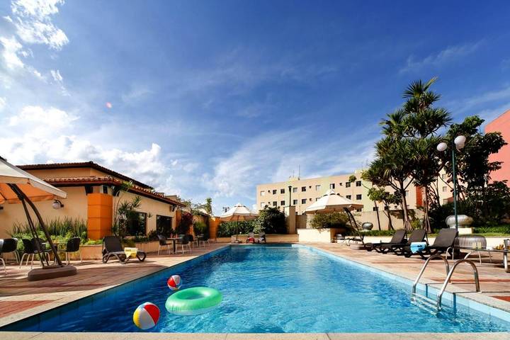 Pousadas para 4 pessoas, com sauna e vista e ainda jardim and piscina em Sorocaba