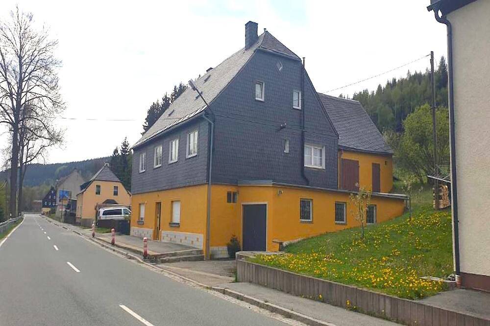 Ferienhaus in Bärenstein bei grünen Hügeln in Bärenstein, Erzgebirge