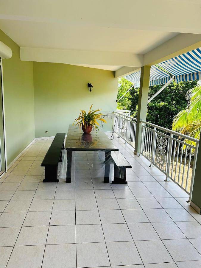 Location de vacances pour 6 personnes, avec vue et jardin à Le Marigot - 2